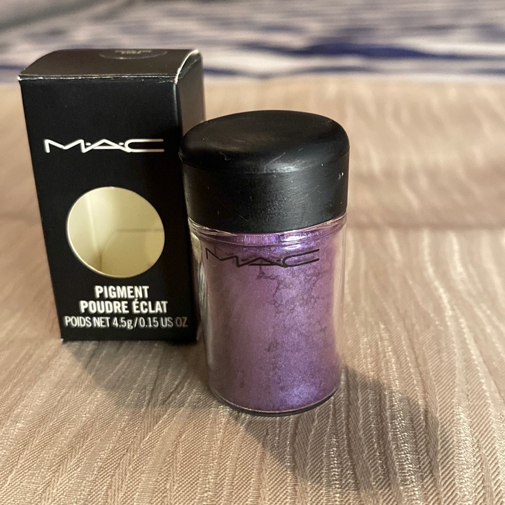 MAC “Push the Edge” Pigment